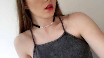 #23 - YES! YOU CAN WEAR YOUR BRA STRAP AS A CHOKER!